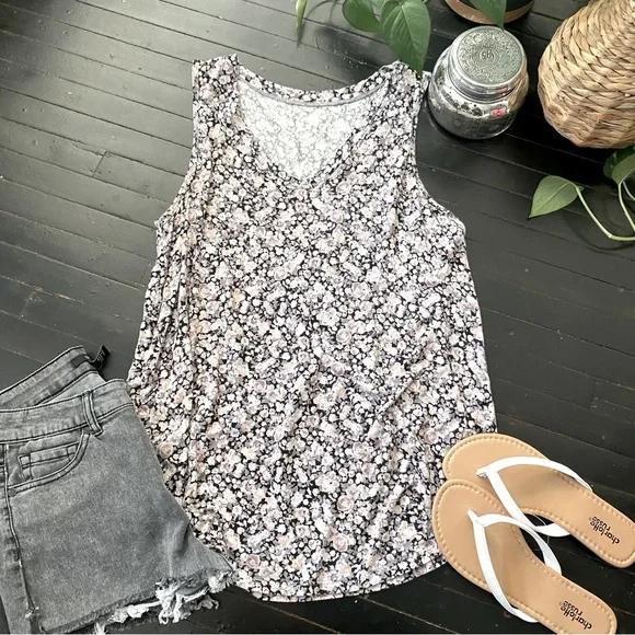 Maurices 24/7 Pastel Flawless Floral V Neck Tank Top - Picture 2 of 9